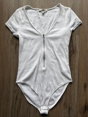 Express White Ribbed V-Neck Zip Front Bodysuit